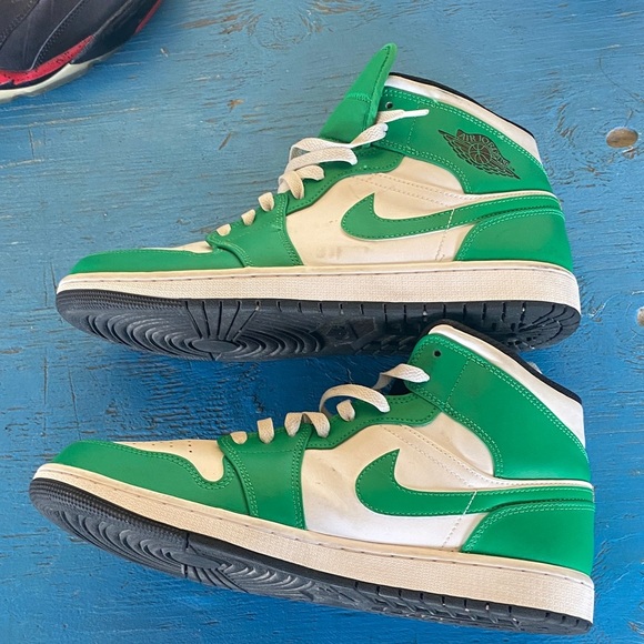 Jordan Green and White Athletic Shoes Air Jordan 1 Mid Nike - Picture 4 of 6